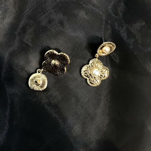 Lucky Four Leaf Clover Faux Pearl Gold Earrings - Picture 3 of 6